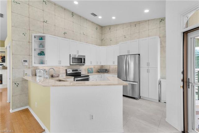 162 Newport DR 1207, Naples, FL 34114