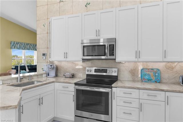 162 Newport DR 1207, Naples, FL 34114