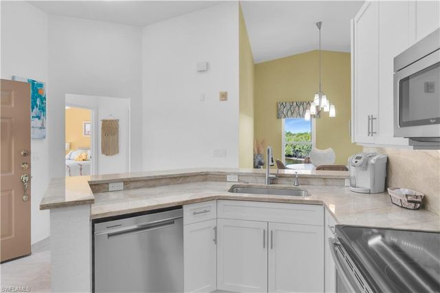 162 Newport DR 1207, Naples, FL 34114