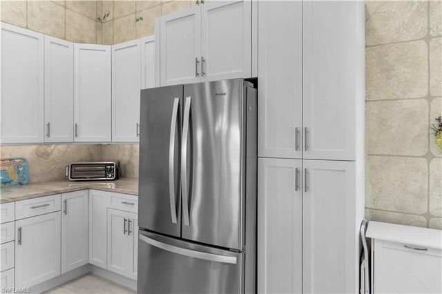 162 Newport DR 1207, Naples, FL 34114