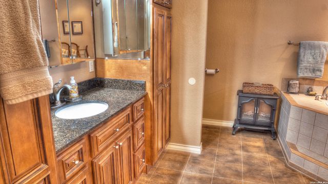 6496 N US HIGHWAY 83, Leakey, TX 78873