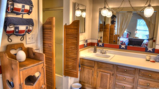 6496 N US HIGHWAY 83, Leakey, TX 78873