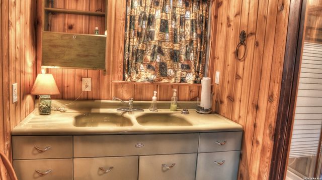 6496 N US HIGHWAY 83, Leakey, TX 78873