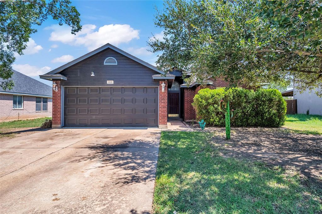 810 Red River LN, Leander, TX 78641