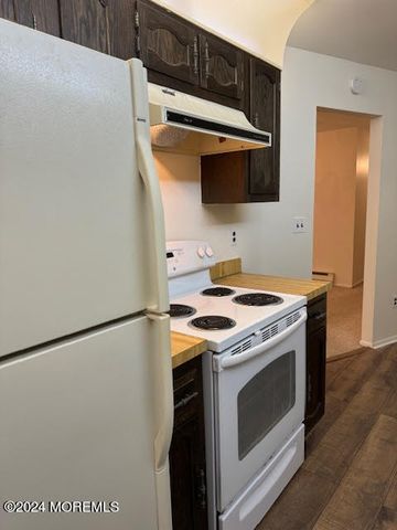 238 Medford Court J, Manalapan, NJ 07726