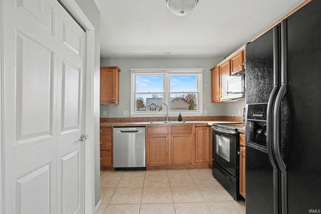 25795 Pack Trail, South Bend, IN 46628