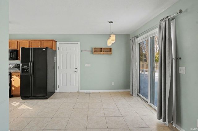 25795 Pack Trail, South Bend, IN 46628