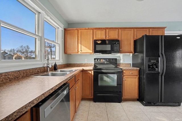 25795 Pack Trail, South Bend, IN 46628