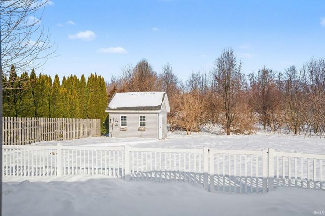 25795 Pack Trail, South Bend, IN 46628