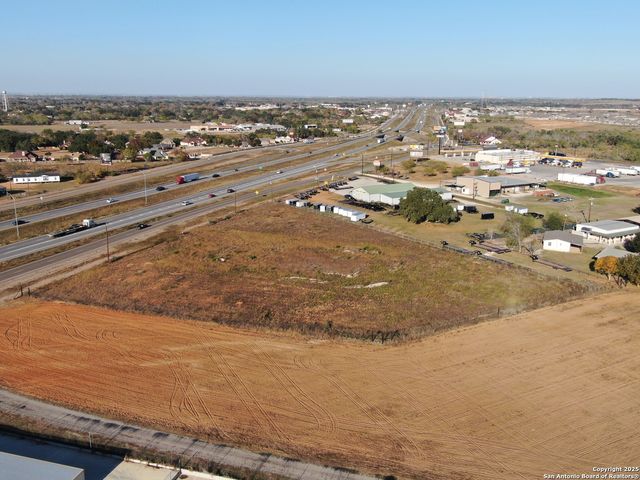 00 Ih 35, Lytle, TX 78052