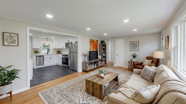 29 Birchwood Rd, Southwick, MA 01077