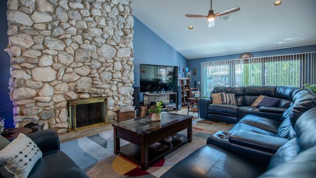 917 Tamer Lane, Glenview, IL 60025