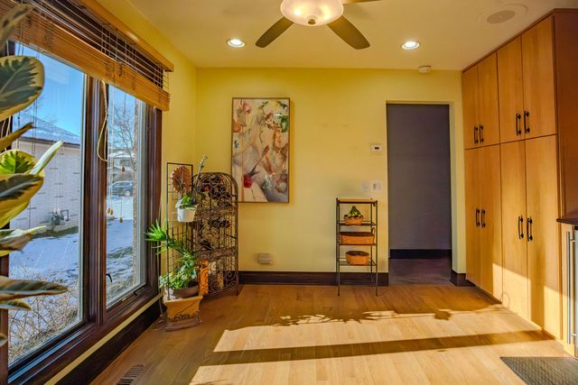 917 Tamer Lane, Glenview, IL 60025