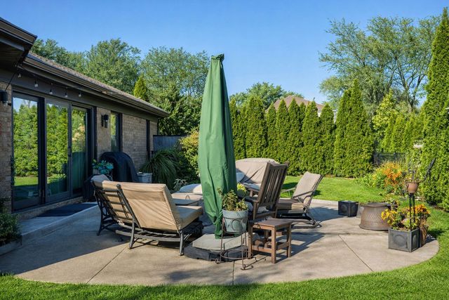 917 Tamer Lane, Glenview, IL 60025