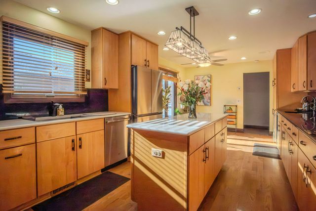 917 Tamer Lane, Glenview, IL 60025