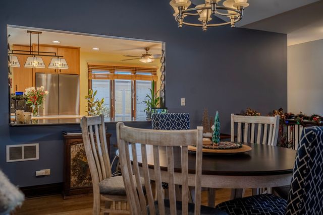 917 Tamer Lane, Glenview, IL 60025