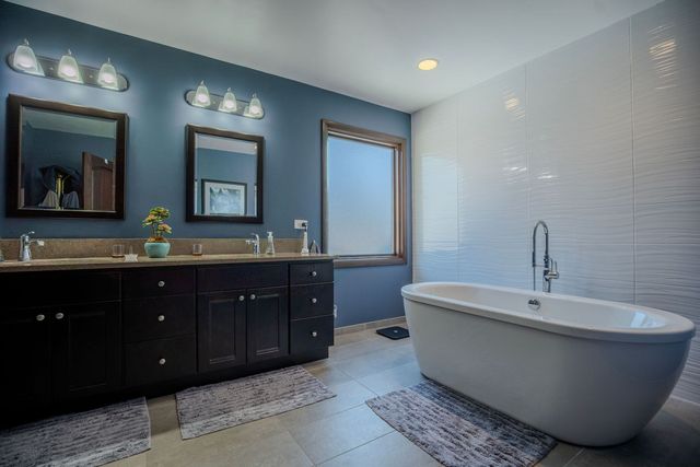 917 Tamer Lane, Glenview, IL 60025