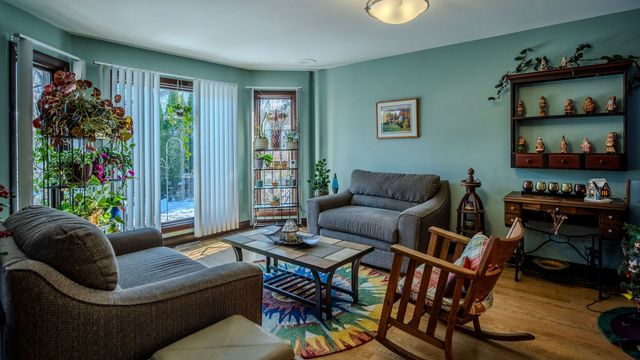 917 Tamer Lane, Glenview, IL 60025