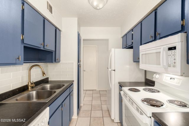 1620 N Wilmot Rd Unit L207, Tucson, AZ 85712