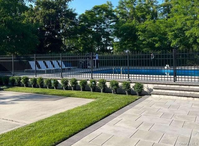 4 Ivy Street, Cedarhurst, NY 11516