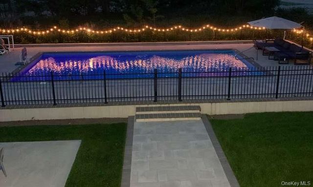 4 Ivy Street, Cedarhurst, NY 11516