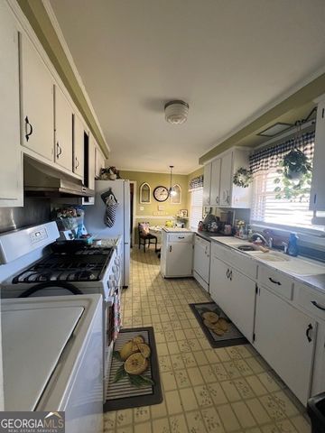 2418 Tredway Drive, Macon, GA 31211