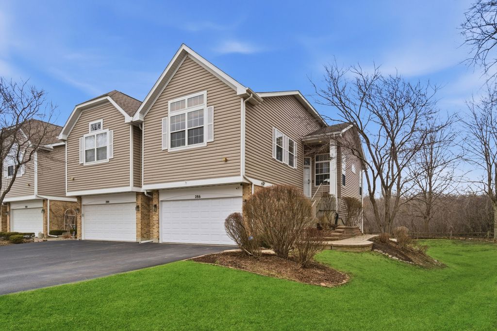 286 Prairie View Lane, Wheeling, IL 60090