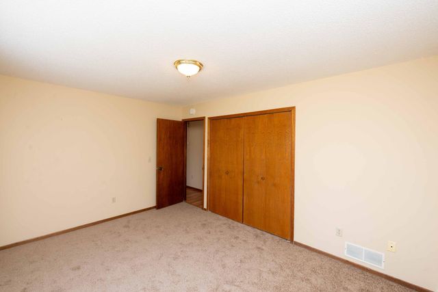 7552 15th Street Lane N, Oakdale, MN 55128