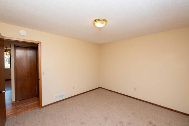 7552 15th Street Lane N, Oakdale, MN 55128