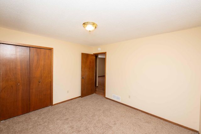 7552 15th Street Lane N, Oakdale, MN 55128