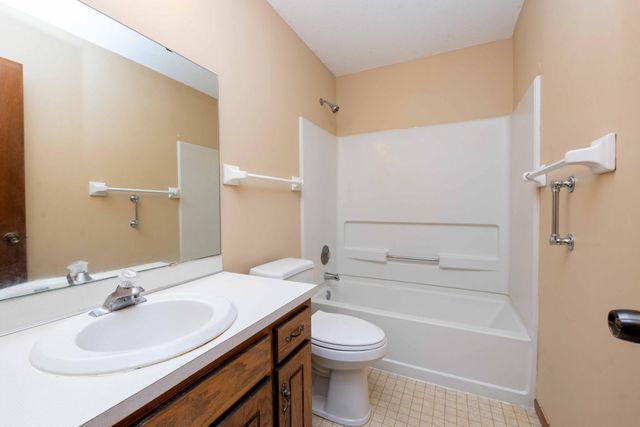 7552 15th Street Lane N, Oakdale, MN 55128