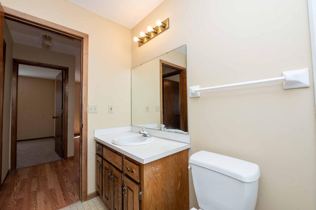 7552 15th Street Lane N, Oakdale, MN 55128