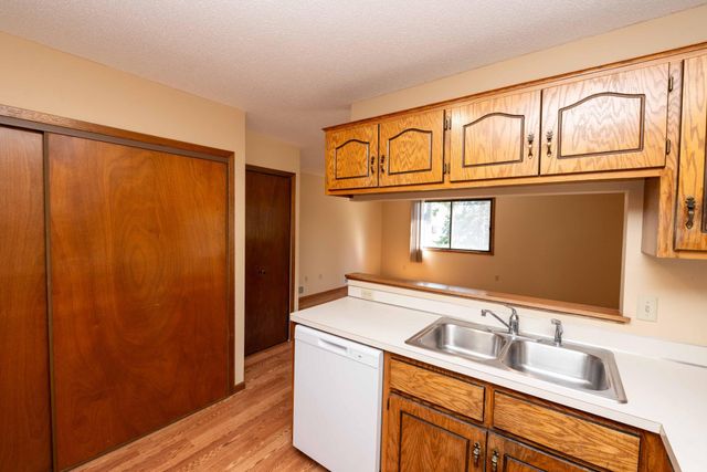 7552 15th Street Lane N, Oakdale, MN 55128