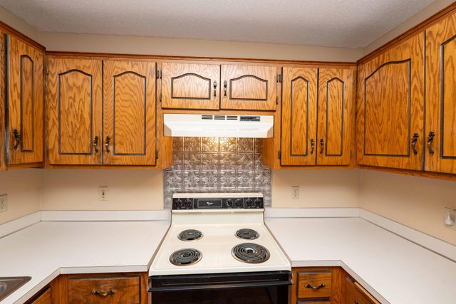 7552 15th Street Lane N, Oakdale, MN 55128