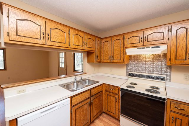 7552 15th Street Lane N, Oakdale, MN 55128