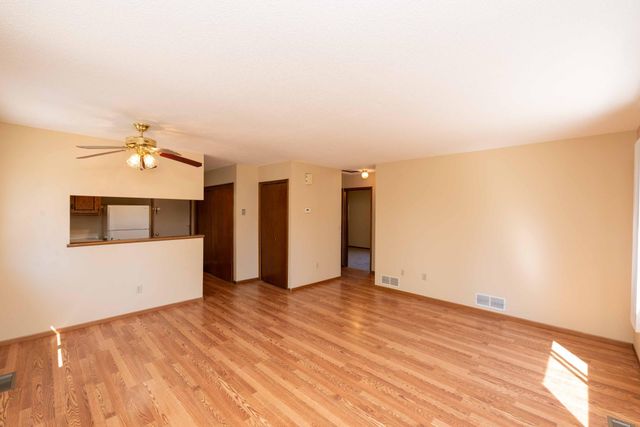 7552 15th Street Lane N, Oakdale, MN 55128