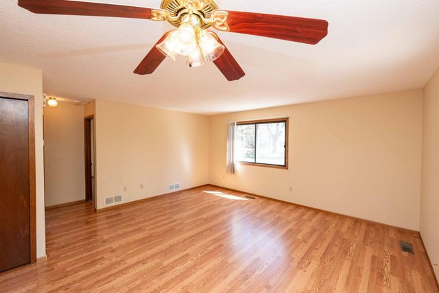 7552 15th Street Lane N, Oakdale, MN 55128