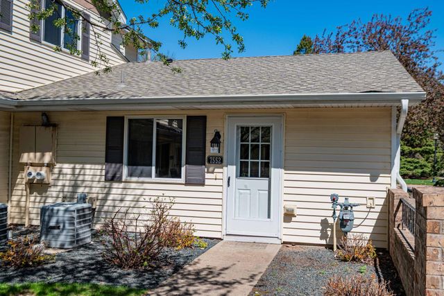 7552 15th Street Lane N, Oakdale, MN 55128