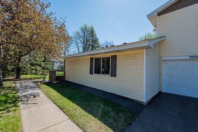 7552 15th Street Lane N, Oakdale, MN 55128