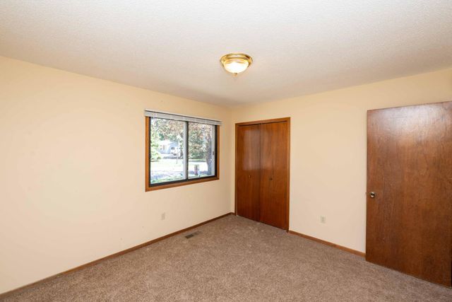 7552 15th Street Lane N, Oakdale, MN 55128