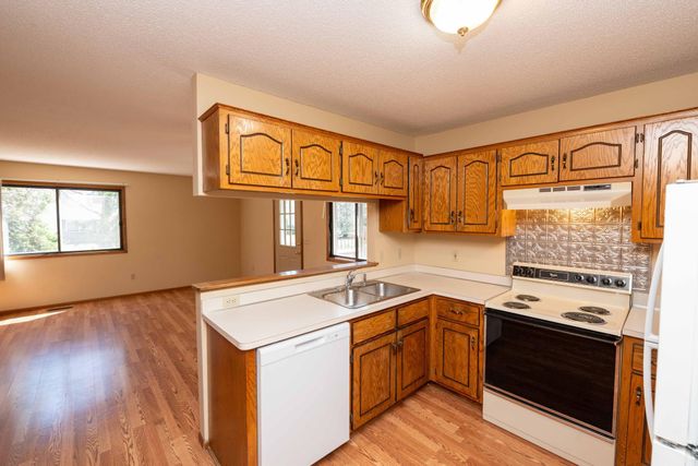 7552 15th Street Lane N, Oakdale, MN 55128