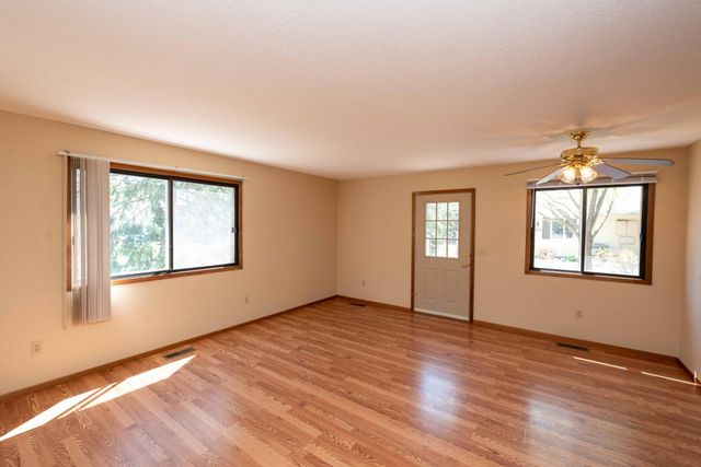 7552 15th Street Lane N, Oakdale, MN 55128