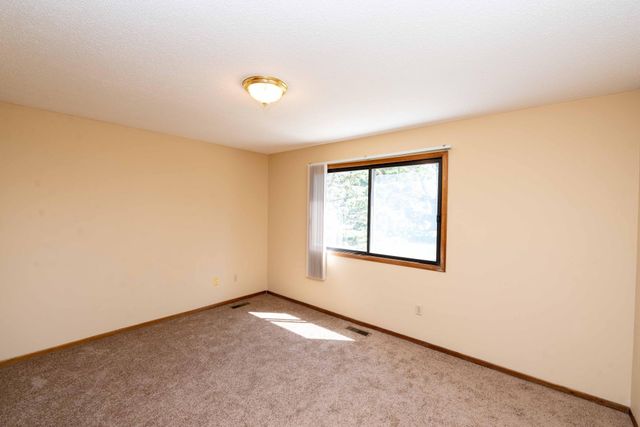 7552 15th Street Lane N, Oakdale, MN 55128