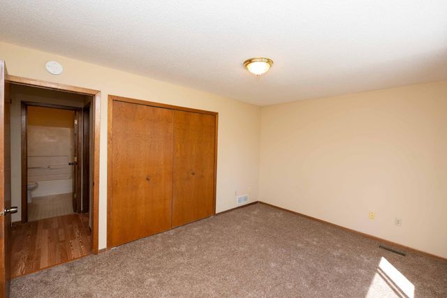 7552 15th Street Lane N, Oakdale, MN 55128