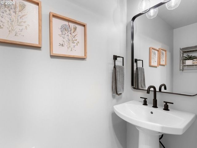 38 CERVANTES Cir, Lake Oswego, OR 97035