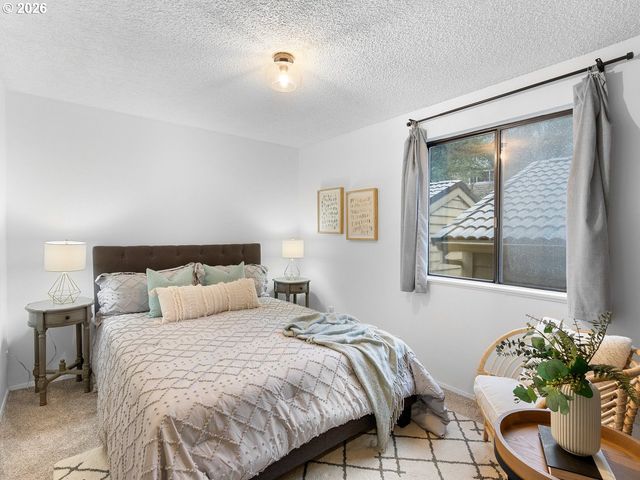38 CERVANTES Cir, Lake Oswego, OR 97035