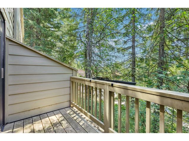 38 CERVANTES Cir, Lake Oswego, OR 97035