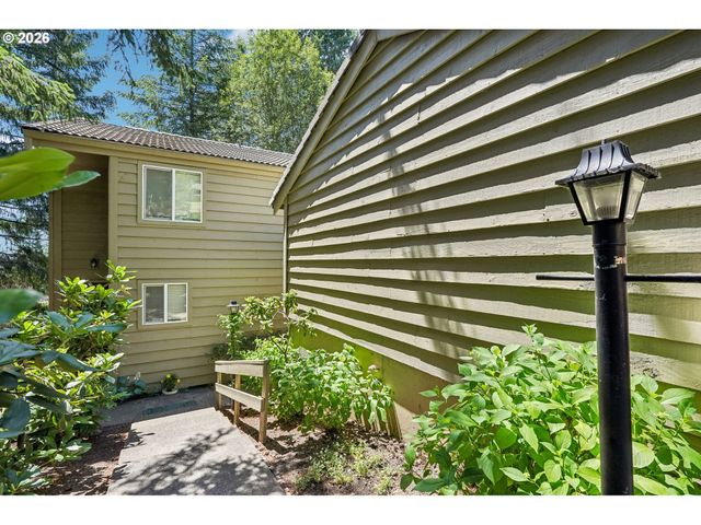 38 CERVANTES Cir, Lake Oswego, OR 97035