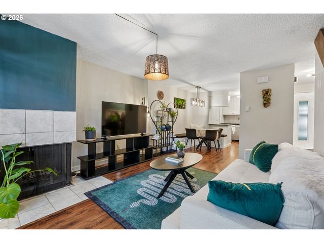 38 CERVANTES Cir, Lake Oswego, OR 97035