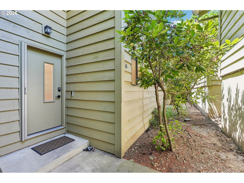 38 CERVANTES Cir, Lake Oswego, OR 97035